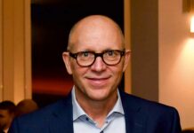 Why multi-tasking LGV beats automated mobile robots in automation