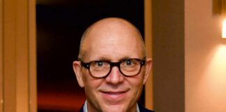 Why multi-tasking LGV beats automated mobile robots in automation