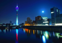 The big reunion – countdown to Tissue World Düsseldorf is on! Dusseldorf at night