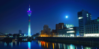 The big reunion – countdown to Tissue World Düsseldorf is on! Dusseldorf at night