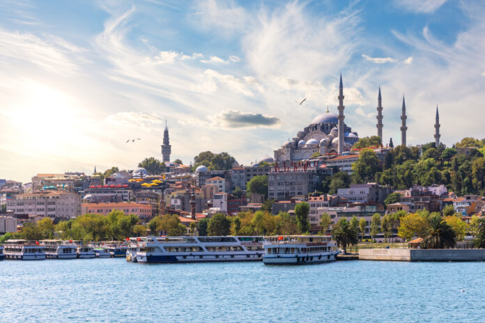 The,Pier,Near,The,Suleymaniye,Mosque,In,The,Golden,Horn