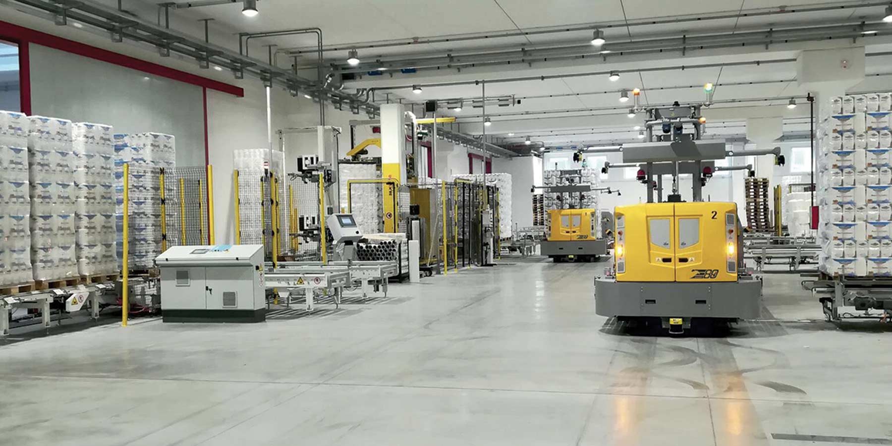 Intralogistics flow: LGVs handle the finished goods to the warehouse area