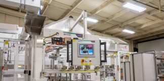 Choosing the right case packer: side infeed vs. top load Fully integrated case packing: the 3600 Series excels in high-speed environments