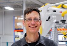 DISTRIBUTION SPECIAL NŪMOVE: Meeting the challenge of SKU proliferation with flexible and high-speed robotic palletising in modern tissue production Luc Vanden-Abeele, Director of Marketing at NūMove Robotics & Vision